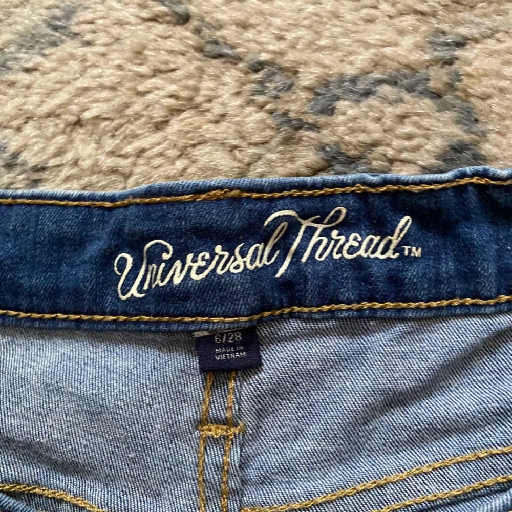 Universal thread cuff shorts - Picture 2 of 4